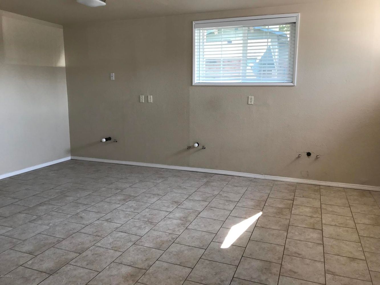 201 E 2nd St, Grandview, WA 98930